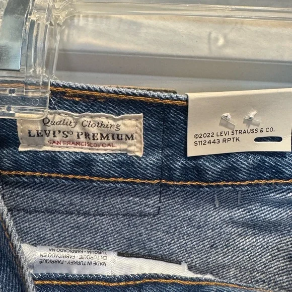 NWT Levi's Men's 501 Straight Leg Jeans in Classic Blue - Picture 5 of 8